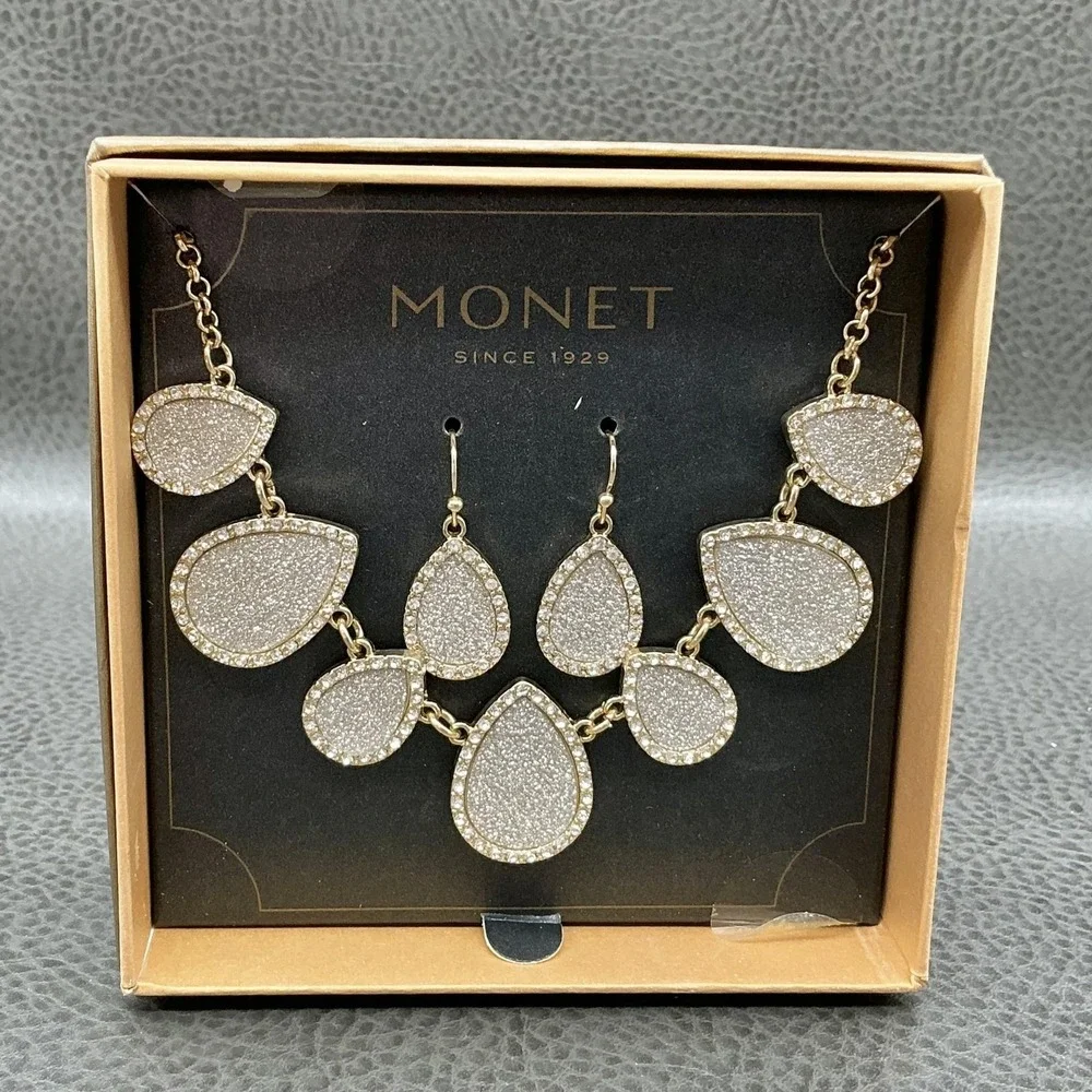 Monet Necklace Earrings Set Gold Tone Teardrop Gold Tone Statement‎ Jewelry